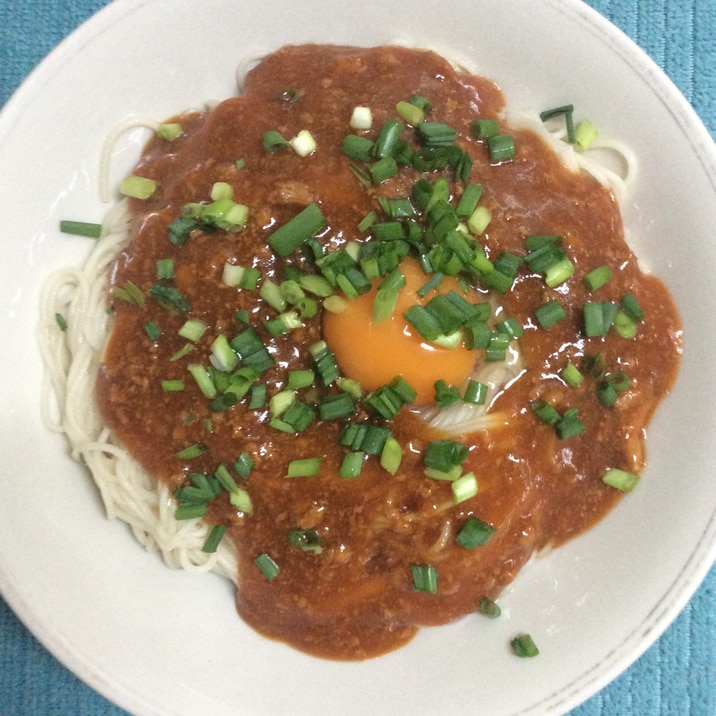 麻婆豆腐の素で♪冷やし麻婆釜玉そうめん